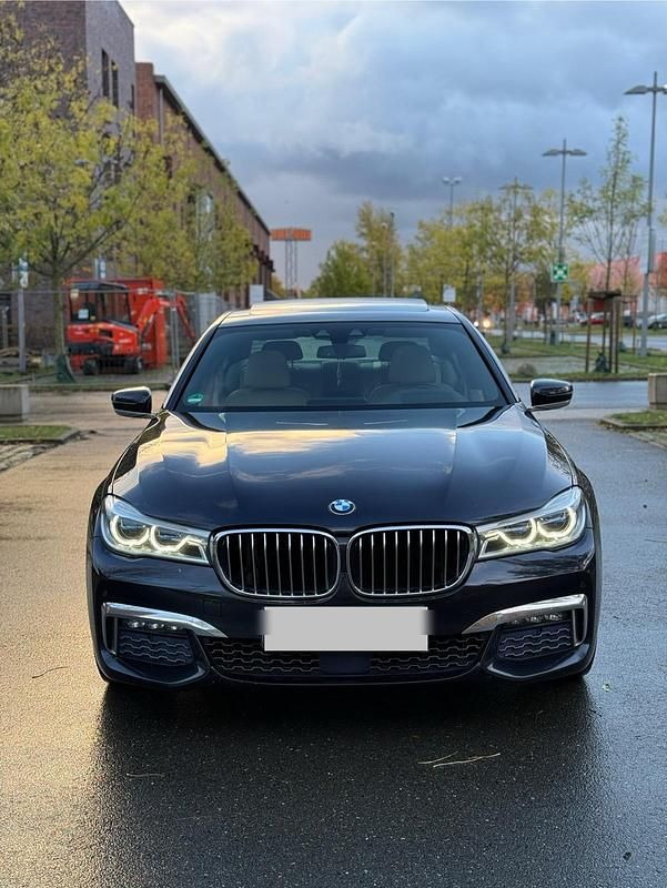 Schwarz Gebraucht 2016 BMW 740 M Sport Limousine | 21.999 € (Guter Preis) - Bild 1/4