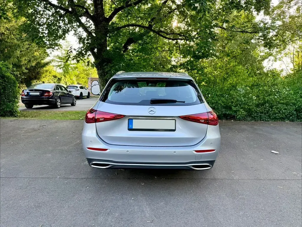 Gebraucht Mercedes C180 170 PS (125 kW) 2023 Silber Limousine