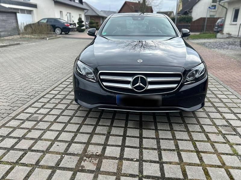 Gebraucht Mercedes E220 Avantgarde 194 PS (142 kW) 2017 Schwarz Limousine