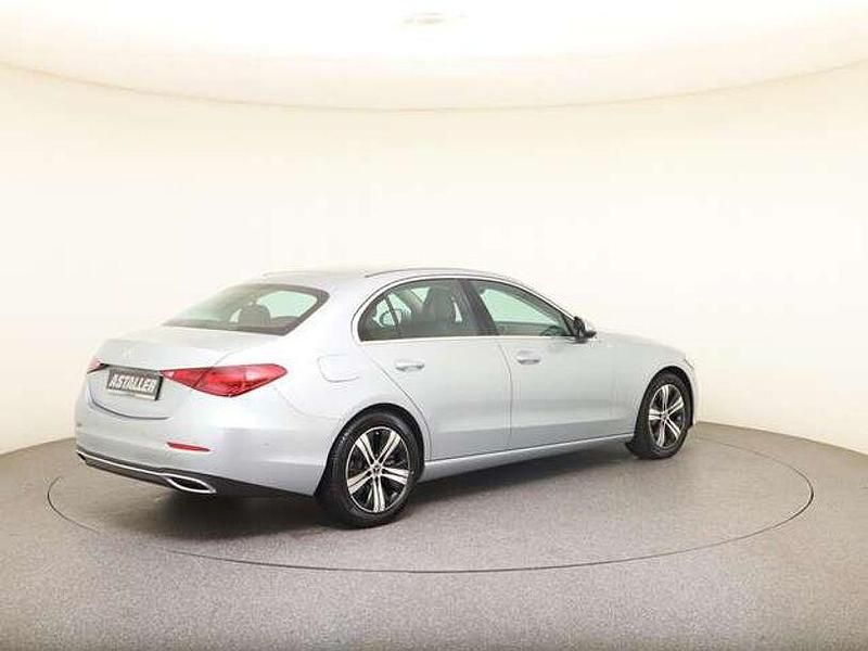 Gebraucht Mercedes C180 Avantgarde 170 PS (125 kW) 2022 Metalliclack hightechsilber (metallic) Limousine