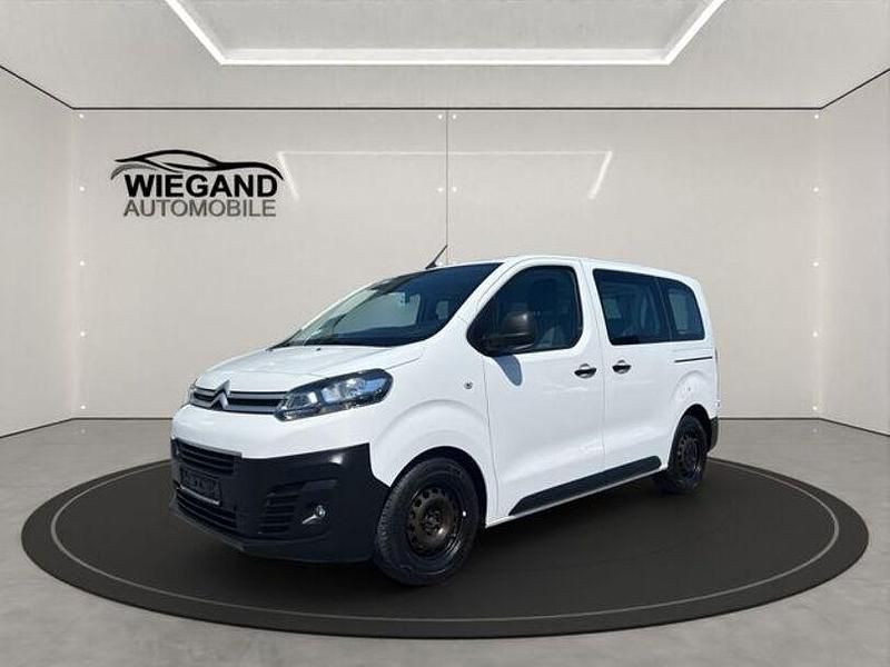 Weiß Gebraucht 2017 Citroën Jumpy Van / Kleinbus | 16.930 € - Bild 1/4
