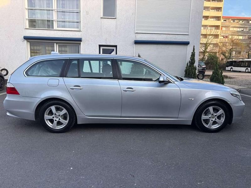 Gebraucht BMW 520 177 PS (130 kW) 2009 Titansilber metallic Kombi