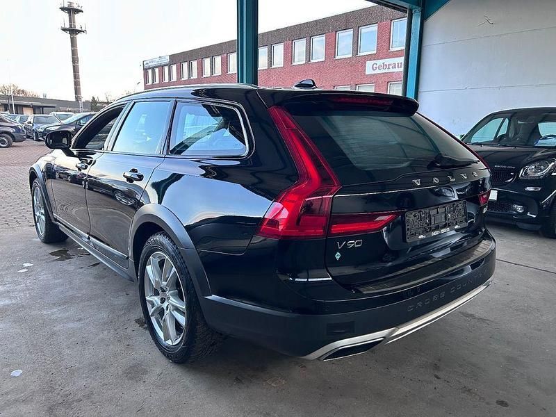 Gebraucht Volvo V90 CC Pro 190 PS (139 kW) 2017 Onyx black Kombi