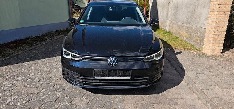 Schwarz Gebraucht 2023 VW Golf VIII Active Limousine | 17.999 € - Bild 1/4