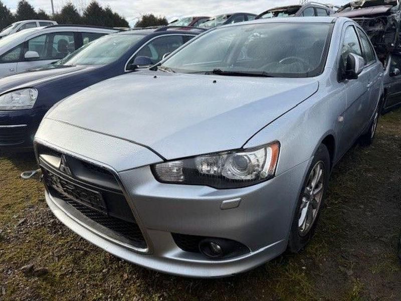 Cool silver (metallic) Gebraucht 2011 Mitsubishi Lancer Limousine | 1.900 € (Superpreis) - Bild 1/4