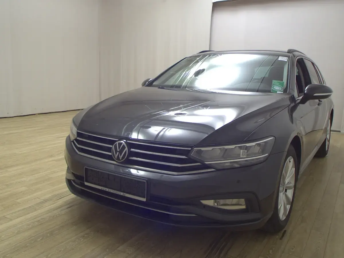 Gebraucht VW Passat Business 150 PS (110 kW) 2023 Grau Kombi