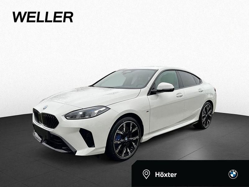 Black sapphire (schwarz) Gebraucht 2025 BMW 220 Comfort Edition Coupé | 35.950 € (Superpreis) - Bild 1/4