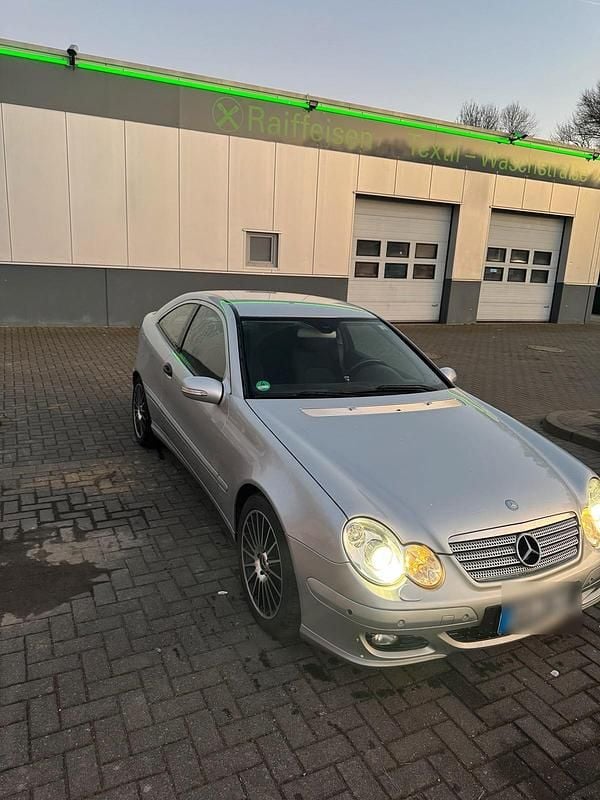 Silber Gebraucht 2005 Mercedes C220 Coupé | 1.500 € (Fairer Preis) - Bild 1/4