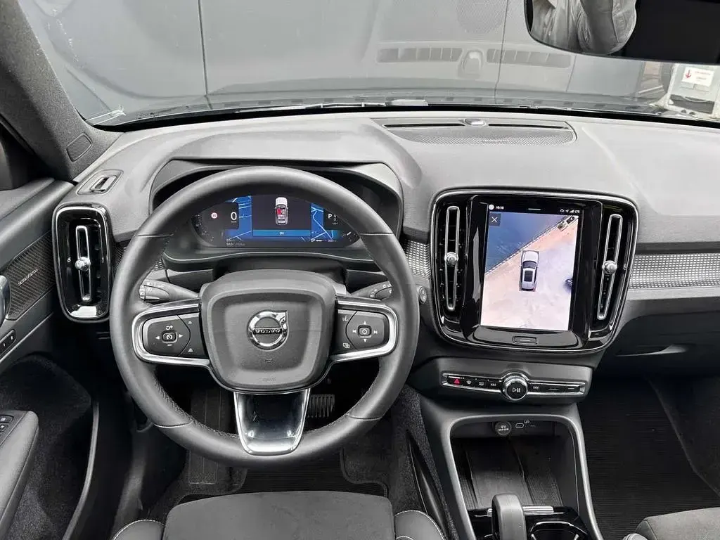 Gebraucht Volvo XC40 Plus 197 PS (144 kW) 2025 Schwarz SUV