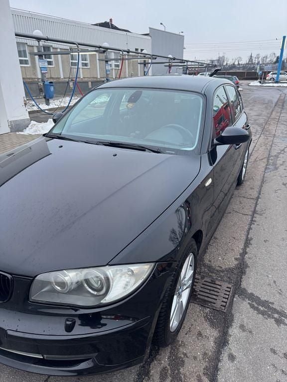 Gebraucht BMW 116 122 PS (89 kW) 2008 Schwarz Kleinwagen