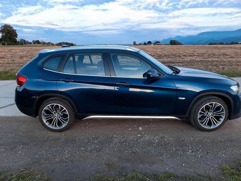Blau Gebraucht 2009 BMW X1 SUV | 9.000 € - Bild 1/4