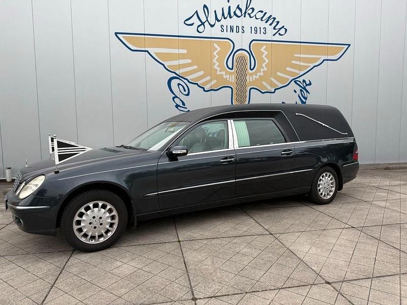 Blau Gebraucht 2005 Mercedes E220 Limousine | 10.500 € - Bild 1/4