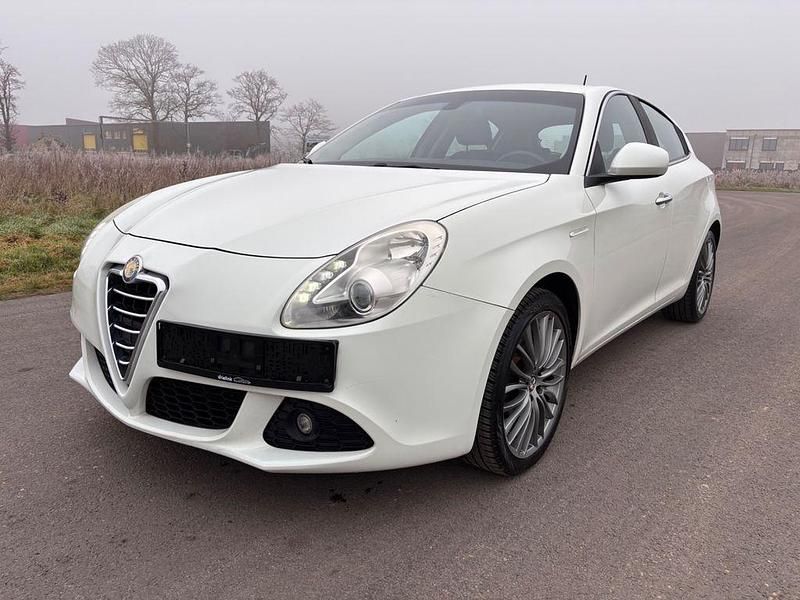 Gebraucht Alfa Romeo Giulietta Turismo 105 PS (77 kW) 2011 Weiß Kleinwagen