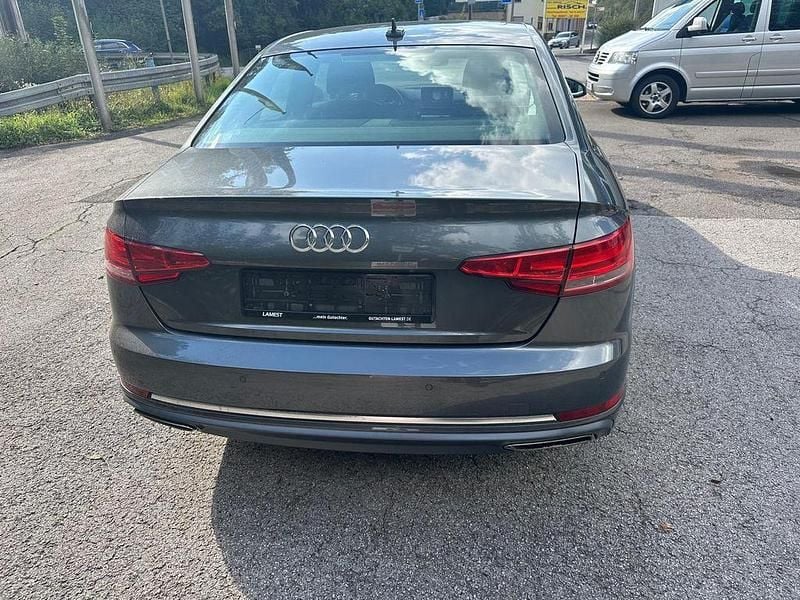 Gebraucht Audi A4 S-Line 190 PS (139 kW) 2019 Grau Limousine