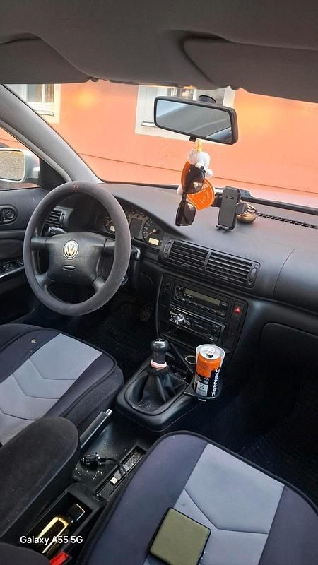 Grau Gebraucht 1998 VW Passat Limousine | 1.199 € (Fairer Preis) - Bild 1/4