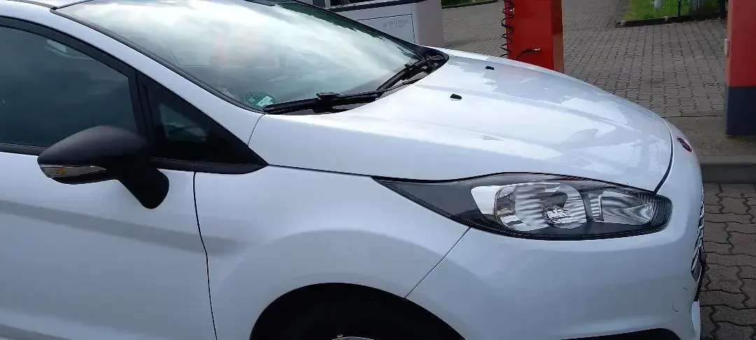 Gebraucht Ford Fiesta 75 PS (55 kW) 2015 Weiß Kleinwagen