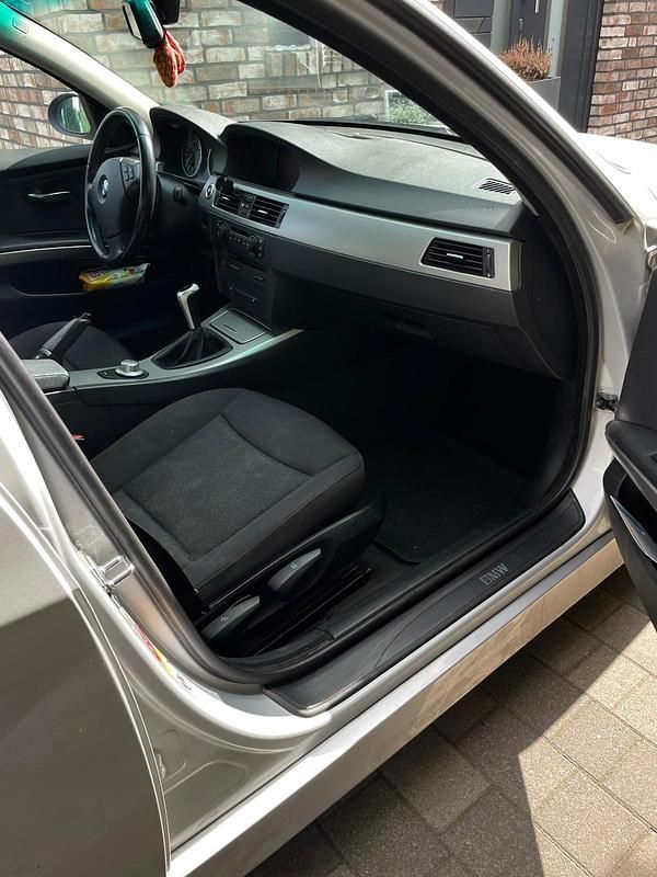 Gebraucht BMW 320 163 PS (119 kW) 2005 Silber Limousine