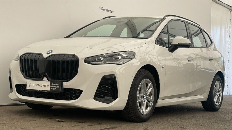 Alpinweiss Gebraucht 2024 BMW 218 Active Tourer Luxury Line Van / Kleinbus | 32.949 € (Fairer Preis) - Bild 1/4