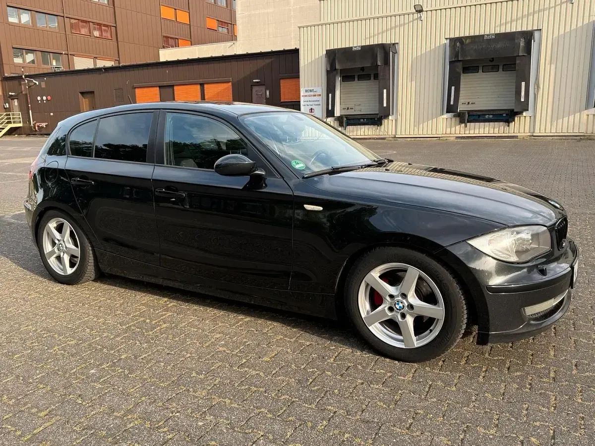 Gebraucht BMW 118 143 PS (105 kW) 2009 Schwarz Kleinwagen