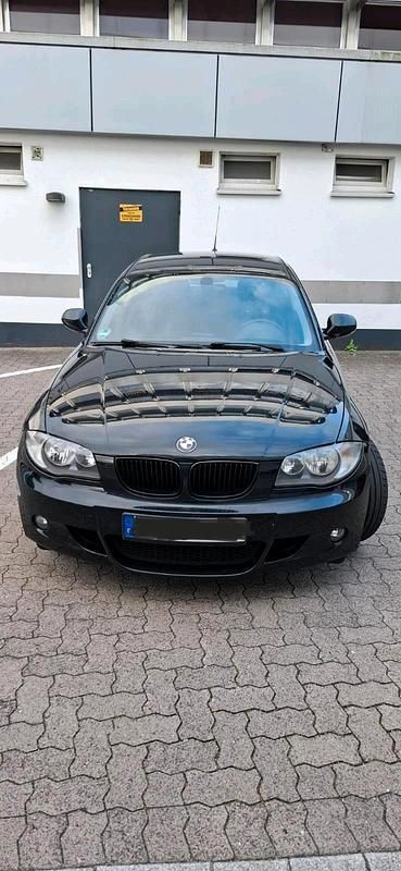 Schwarz Gebraucht 2010 BMW 116 Sport Line Kleinwagen | 3.800 € (Fairer Preis) - Bild 1/4