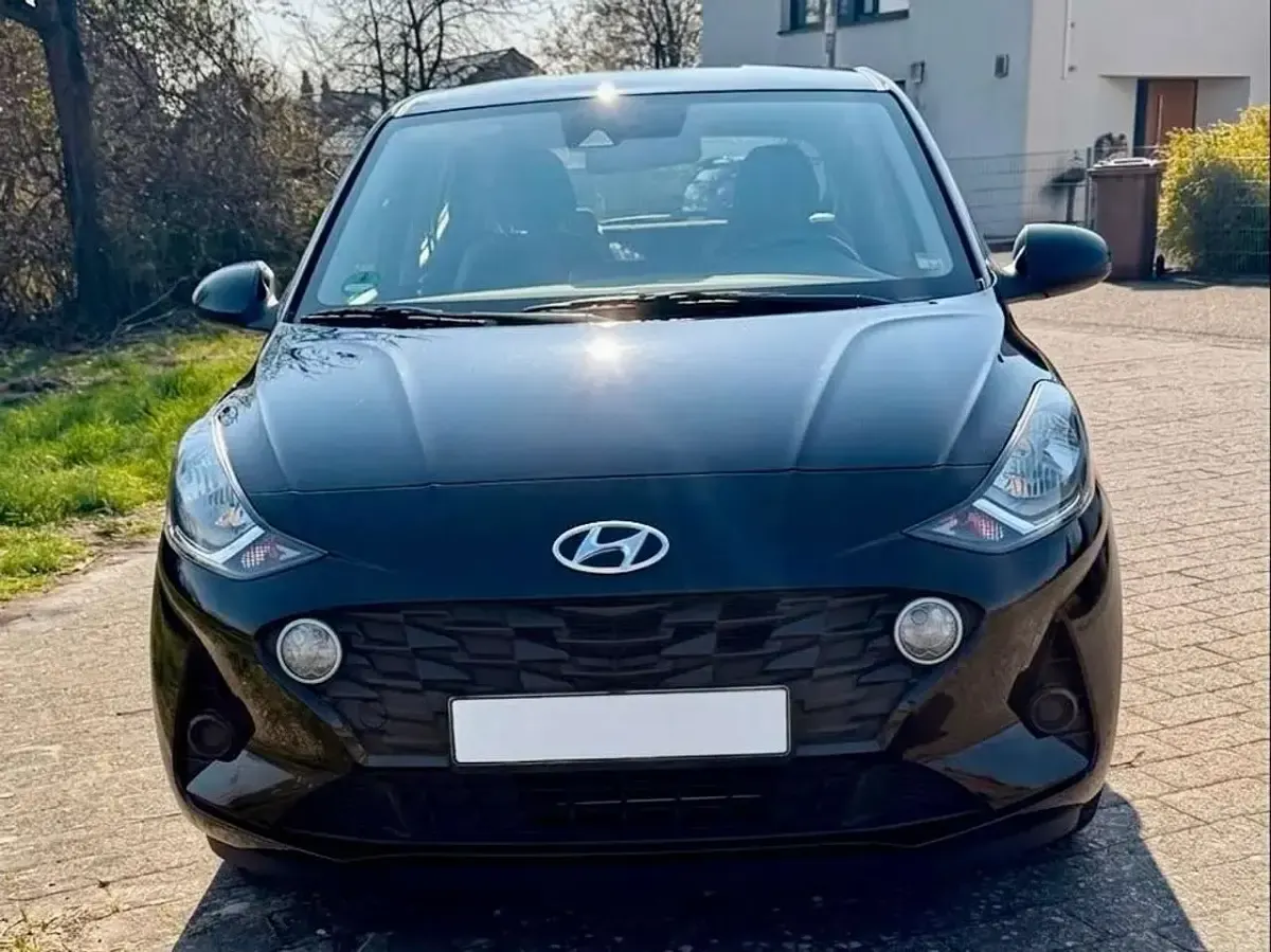 Gebraucht Hyundai i10 67 PS (49 kW) 2023 Schwarz Kleinwagen
