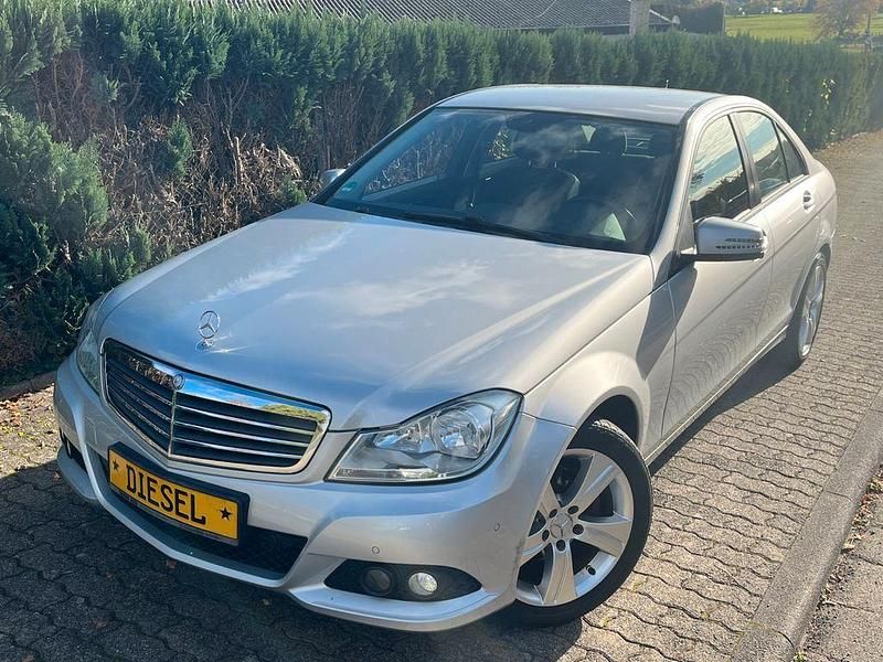 Silber Gebraucht 2012 Mercedes C220 Avantgarde Limousine | 11.990 € (Fairer Preis) - Bild 1/4