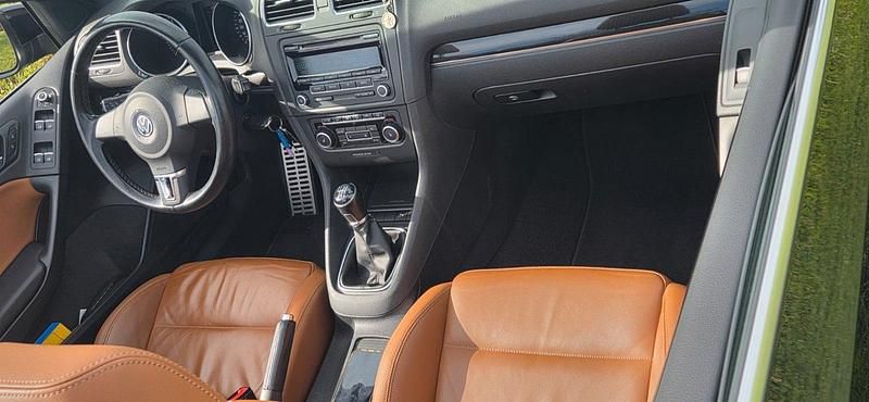 Second-hand VW Golf 105 CP (77 kW) 2011 Negru Cabrio