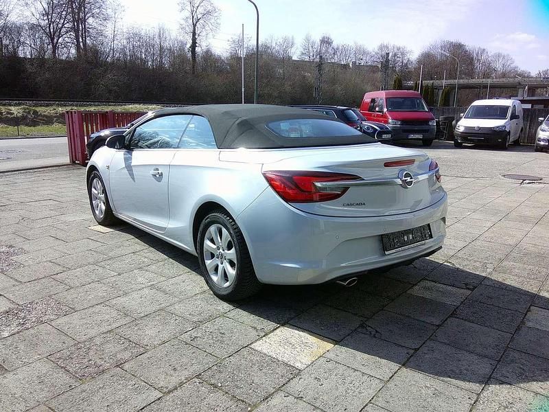 Gebraucht Opel Cascada Edition 140 PS (102 kW) 2013 Mineralweiss/ice grey (m2) Cabrio