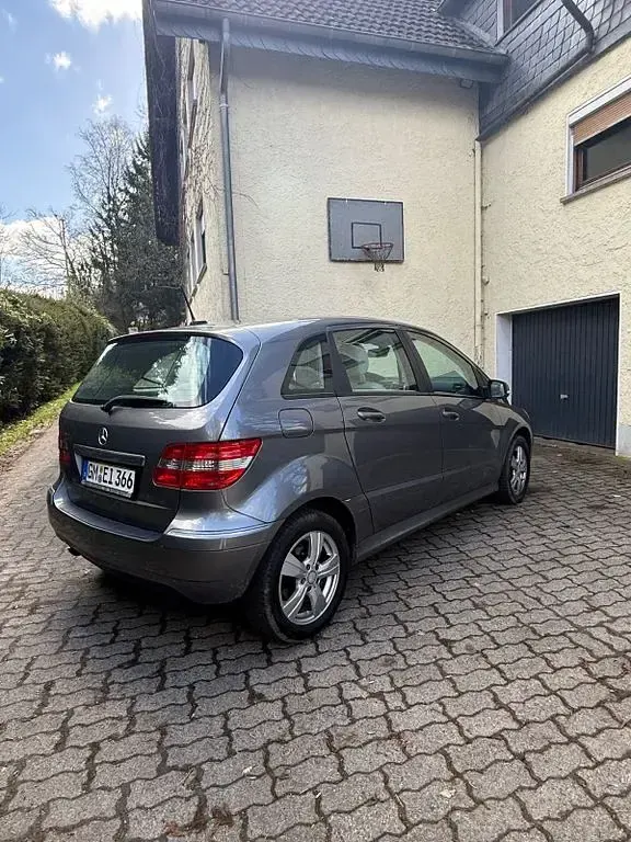 Gebraucht Mercedes B200 136 PS (100 kW) 2010 Van / Kleinbus