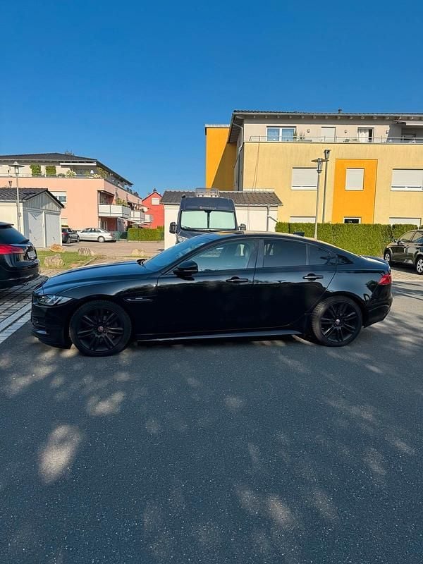 Schwarz Gebraucht 2018 Jaguar XE R-Sport Limousine | 11.400 € (Superpreis) - Bild 1/4