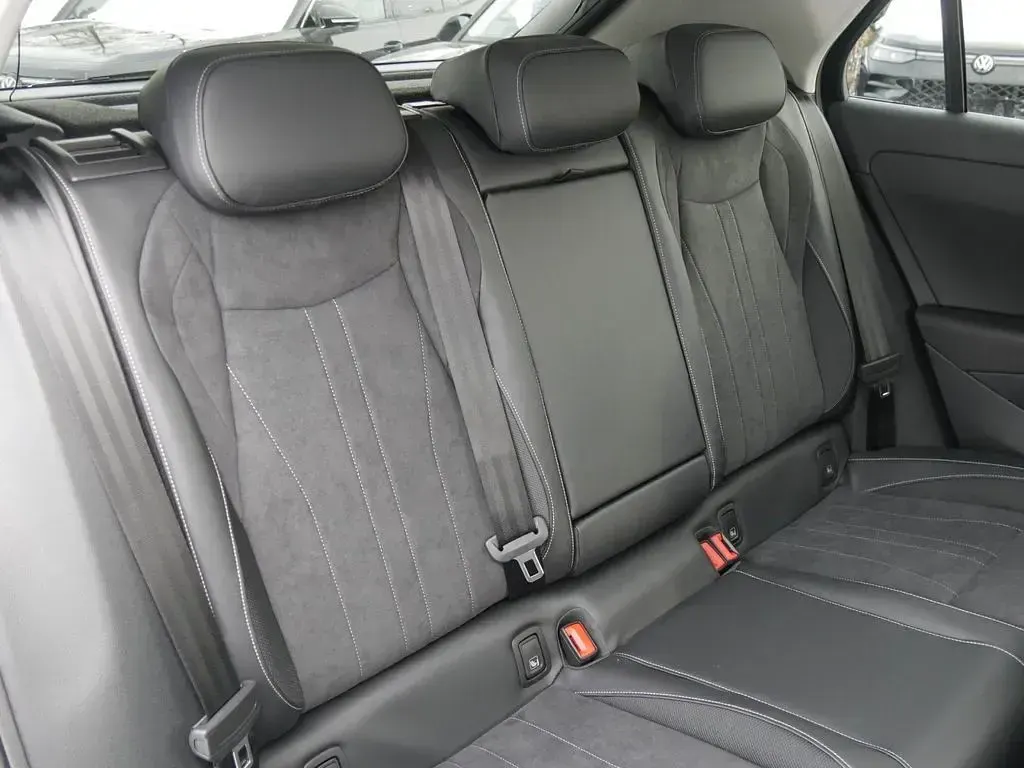 Neu VW T-Roc Style 116 PS (85 kW) 2026 Schwarz SUV