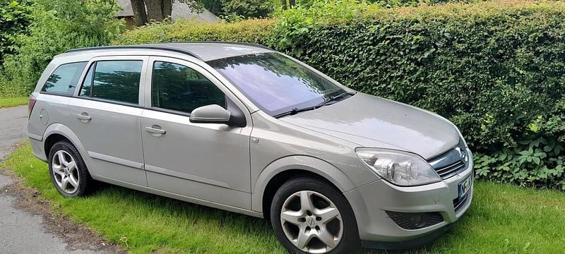 Silber Gebraucht 2008 Opel Astra Kombi | 680 € - Bild 1/4