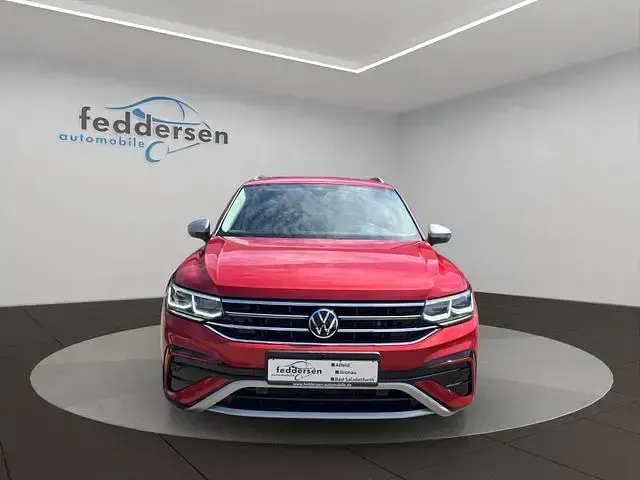 Gebraucht VW Tiguan Allspace Elegance 200 PS (147 kW) 2023 Rot SUV