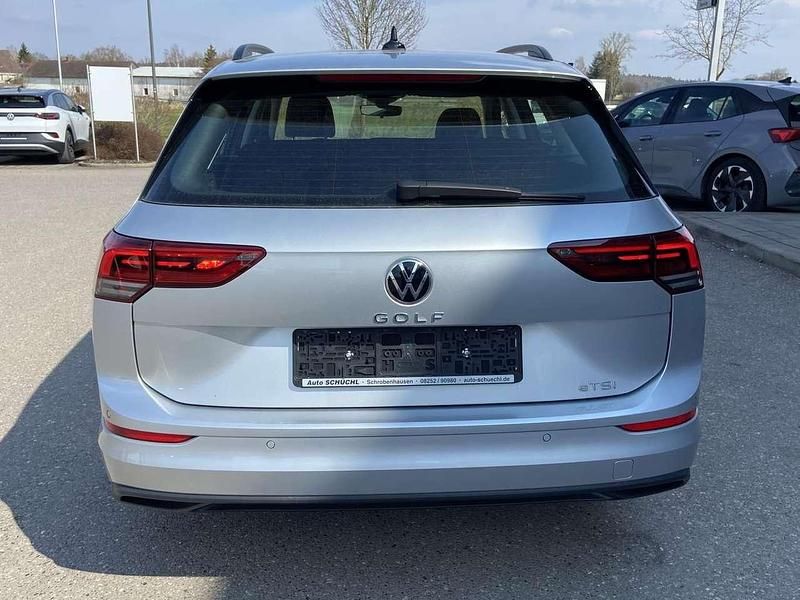 Używany VW Golf VIII Active 131 KM (96 kW) 2023 Srebrny Kombi