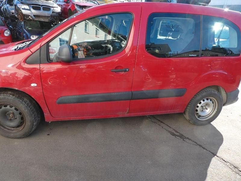 Gebraucht Citroën Berlingo Attraction 98 PS (72 kW) 2012 Rot Van / Kleinbus