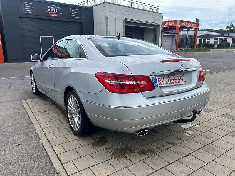 Gebraucht Mercedes E350 Avantgarde 231 PS (169 kW) 2011 Silber Coupé