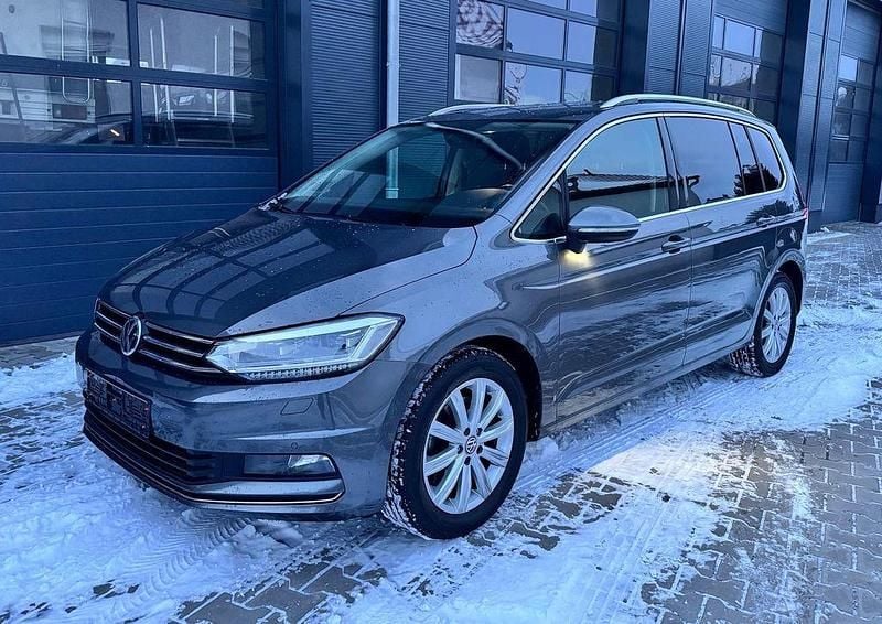 Indiumgrau metallic Gebraucht 2018 VW Touran Highline Van / Kleinbus | 16.490 € (Guter Preis) - Bild 1/4