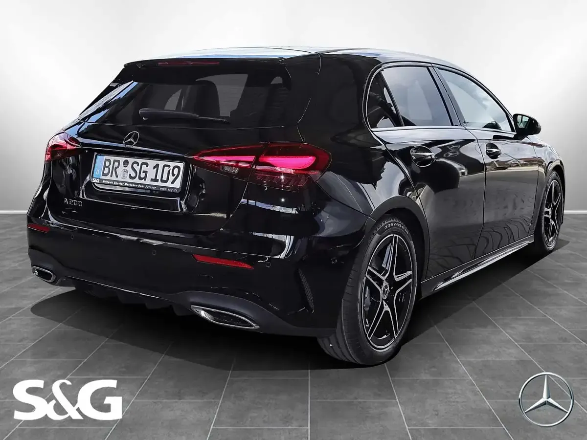 Gebraucht Mercedes A200 AMG 163 PS (119 kW) 2025 Unilack nachtschwarz Limousine