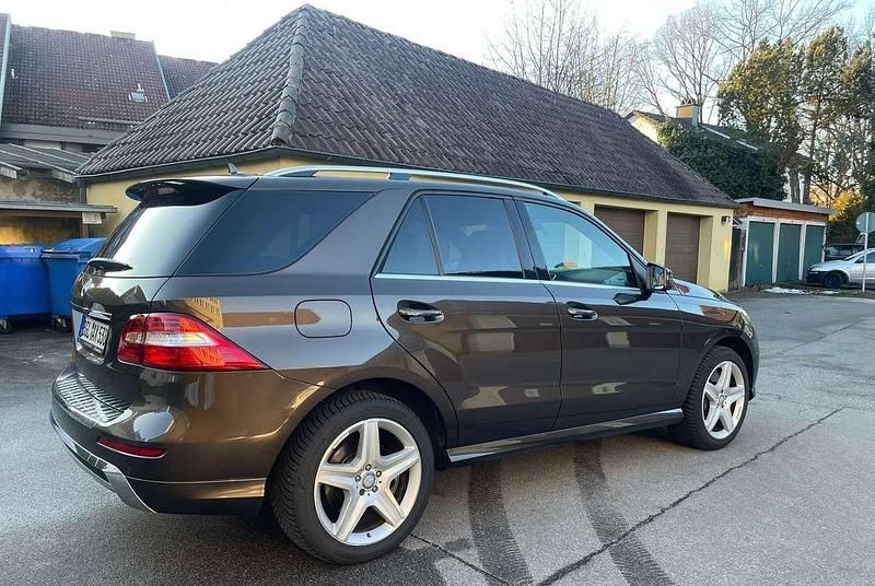Gebraucht Mercedes ML400 333 PS (244 kW) 2015 Braun SUV
