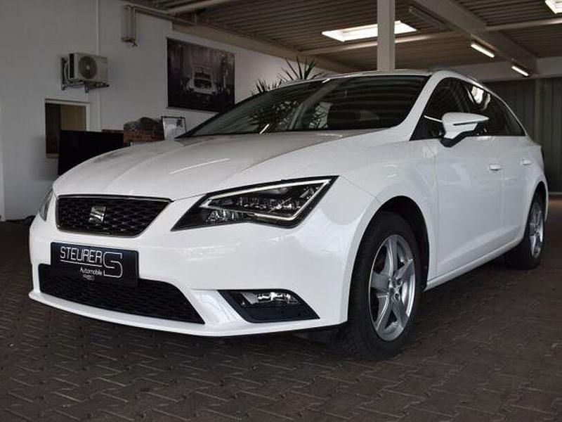 Weiss Gebraucht 2015 Seat Leon Limousine | 15.290 € (Teuer) - Bild 1/4
