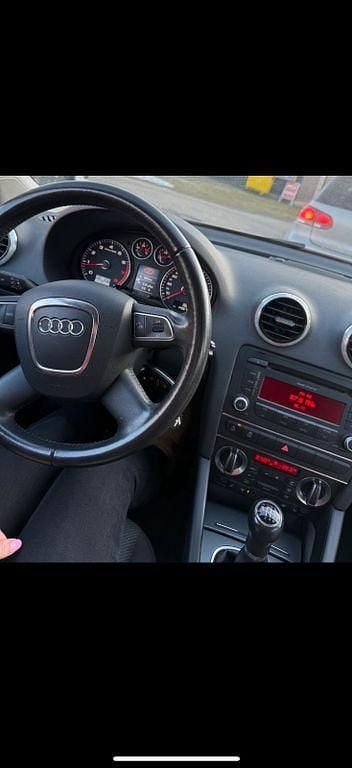 Second-hand Audi A3 Ambiente 105 CP (77 kW) 2011 Argintiu Hatchback