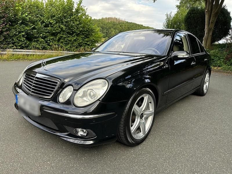 Schwarz Gebraucht 2004 Mercedes E500 AMG Limousine | 7.900 € (Fairer Preis) - Bild 1/4