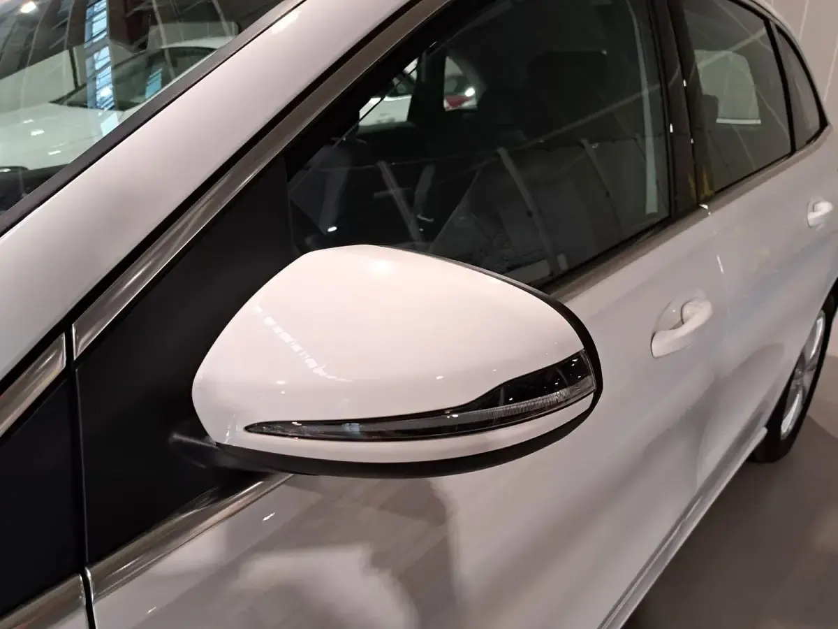 Gebraucht Mercedes B180 136 PS (100 kW) 2021 Weiß Kleinwagen