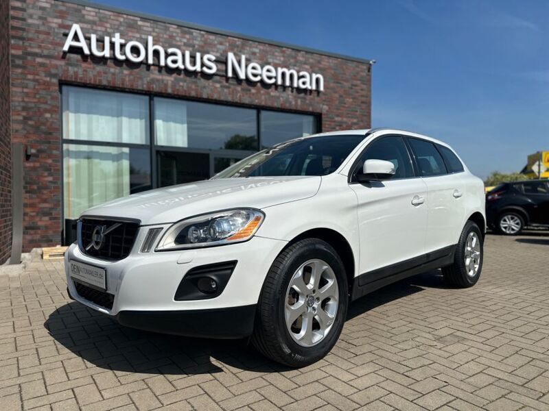 Weiß Gebraucht 2010 Volvo XC60 Summum SUV | 17.980 € (Teuer) - Bild 1/4