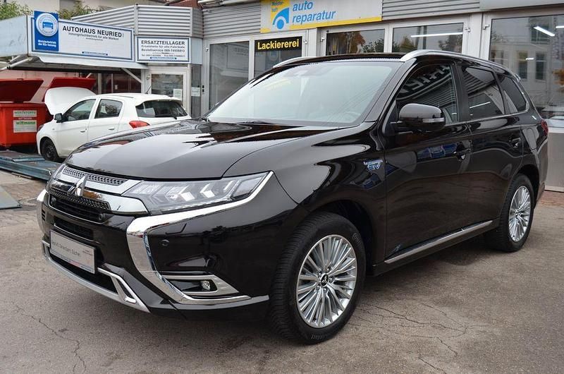 Schwarz Gebraucht 2020 Mitsubishi Outlander P-HEV Top SUV | 27.190 € (Etwas zu teuer) - Bild 1/4