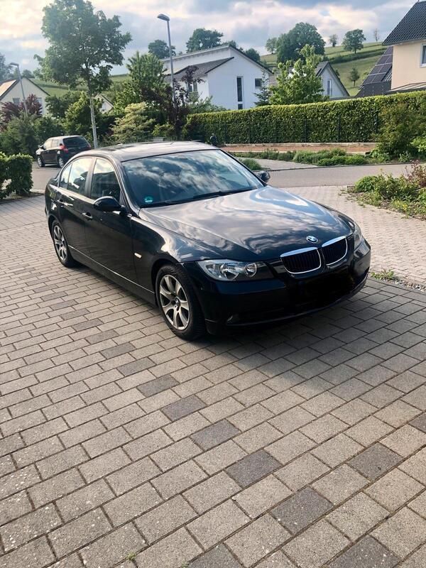 Schwarz Gebraucht 2005 BMW 320 Limousine | 8.320 € - Bild 1/4
