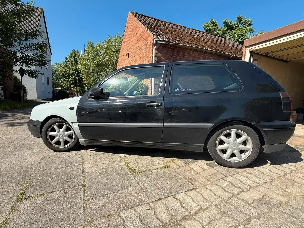 Gebraucht VW Golf III Edition 90 PS (66 kW) 1996 Schwarz Kleinwagen