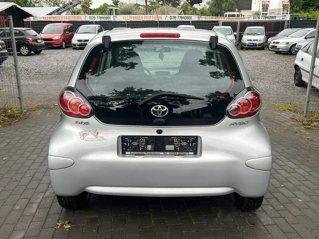 Gebraucht Toyota Aygo Cool 68 PS (50 kW) 2012 Silber Kleinwagen