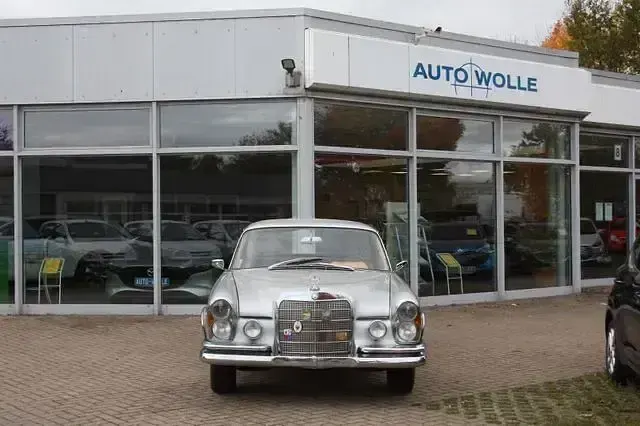 Gebraucht Mercedes W112 SE 160 PS (117 kW) 1963 Silber Coupé