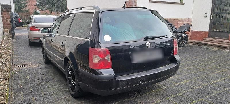 Gebraucht VW Passat 115 PS (84 kW) 2002 Schwarz Kombi